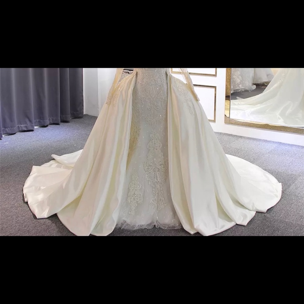 Detachable Skirt train, Lace and Satin